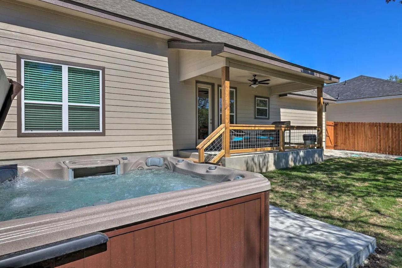 Convenient Cute Cottage Hot Tub Fire Pit Sleeps 6 Canyon Lake Exterior photo